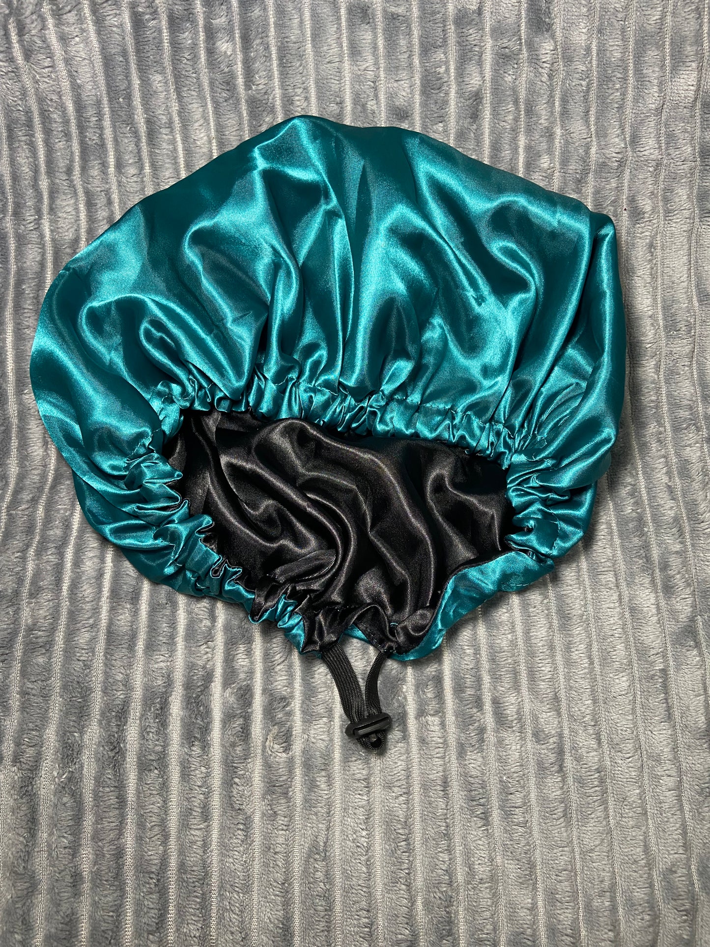 SATIN BONNET AND SCRUNCHIE FOR SLEEPING